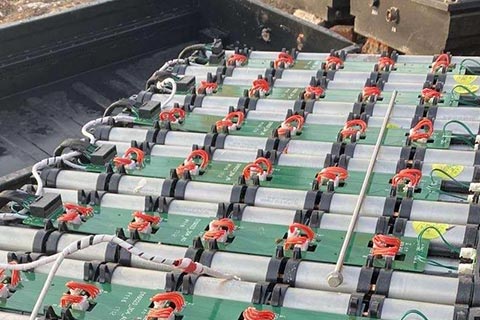 巴彦淖尔正规公司上门回收三元锂电池|高价回收索兰图电池